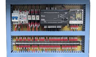 Bảng điều khiển máy rót sữa chua Gọn gàng và có trật tự Kiểm soát lập trình ổn định