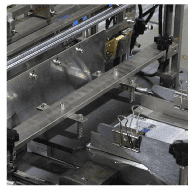 Lưỡi dao cắt màng bọc từng gói thuốc Máy bọc màng hộp thuốc lá - Máy bọc co màng bao thuốc mini