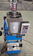 Dây chuyền sản xuất và đóng gói xà bông tự động Công suất : 100-300 kg / giờ 23 Máy dập tạo hình 1 khuôn bán tự động