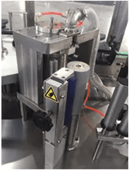 Dao cắt nhãn tự động với 2 dao linh hoạt