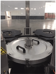 Trụ chân không dán nhãn chai