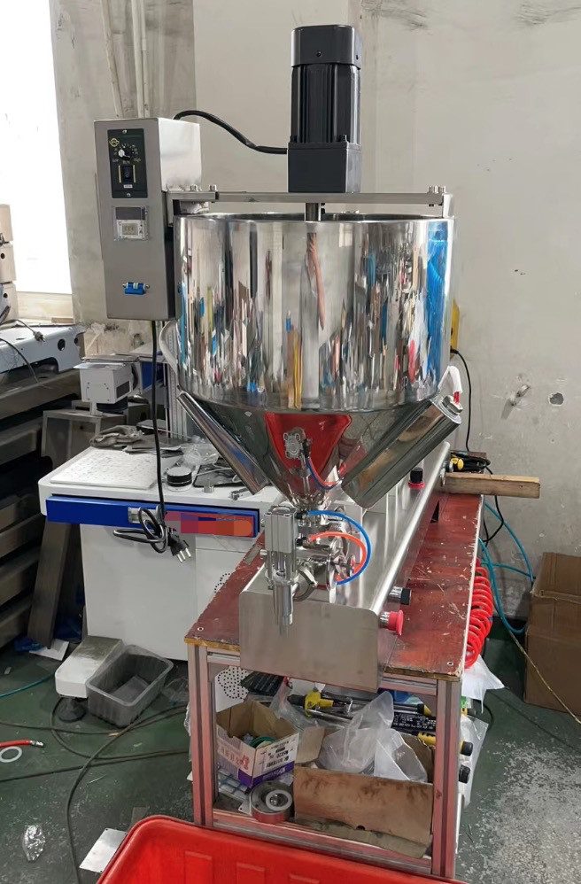Hình ảnh thực tế của máy chiết rót 1 vòi có gia nhiệt và cánh khuấy